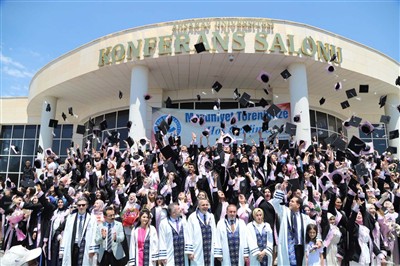 Biyoloji Bölümümüz 2026 Mezunlarını Geleceğe Uğurladı